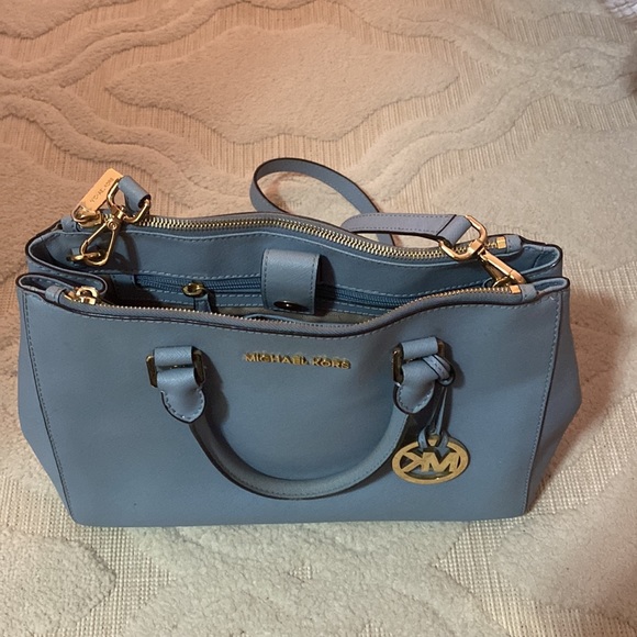 Powder Blue Micheal Kors Satchel. - Picture 6 of 6